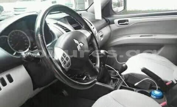 Sayi Na hannu Mitsubishi Outlander Azurfa Mota in Libreville a estuary Sayi Na hannu Mitsubishi Outlander Azurfa Mota in Libreville a estuary