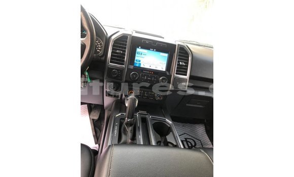 Acheter Import Voiture Ford Club Wagon Blanc à Import - Dubai, Estuaire Acheter Import Voiture Ford Club Wagon Blanc à Import - Dubai, Estuaire