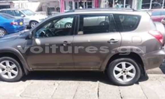 Acheter Occasion Voiture Toyota RAV4 Marron à Libreville, Estuaire Acheter Occasion Voiture Toyota RAV4 Marron à Libreville, Estuaire