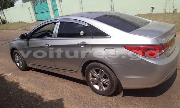 Sayi Na hannu Hyundai Sonata Azurfa Mota in Libreville a estuary Sayi Na hannu Hyundai Sonata Azurfa Mota in Libreville a estuary