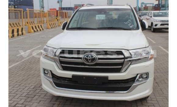 Acheter Import Voiture Toyota Land Cruiser Blanc à Import - Dubai, Estuaire Acheter Import Voiture Toyota Land Cruiser Blanc à Import - Dubai, Estuaire