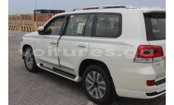 Acheter Import Voiture Toyota Land Cruiser Blanc à Import - Dubai, Estuaire Acheter Import Voiture Toyota Land Cruiser Blanc à Import - Dubai, Estuaire