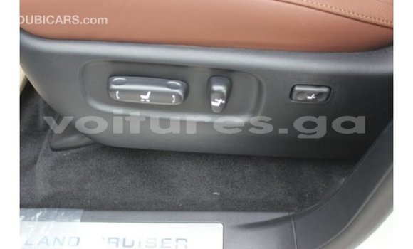 Acheter Import Voiture Toyota Land Cruiser Blanc à Import - Dubai, Estuaire Acheter Import Voiture Toyota Land Cruiser Blanc à Import - Dubai, Estuaire