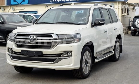 Acheter Import Voiture Toyota Land Cruiser Blanc à Import - Dubai, Estuaire Acheter Import Voiture Toyota Land Cruiser Blanc à Import - Dubai, Estuaire