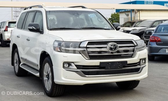 Acheter Import Voiture Toyota Land Cruiser Blanc à Import - Dubai, Estuaire Acheter Import Voiture Toyota Land Cruiser Blanc à Import - Dubai, Estuaire