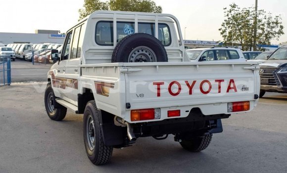 Acheter Import Voiture Toyota Land Cruiser Blanc à Import - Dubai, Estuaire Acheter Import Voiture Toyota Land Cruiser Blanc à Import - Dubai, Estuaire