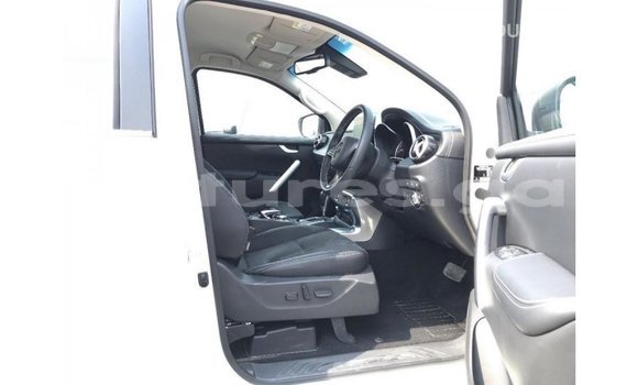 Acheter Import Voiture Mercedes-Benz 250 Blanc à Import - Dubai, Estuaire Acheter Import Voiture Mercedes-Benz 250 Blanc à Import - Dubai, Estuaire