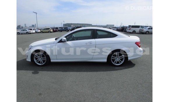 Sayi Imported Mercedes-Benz 190 White Mota in Import - Dubai a estuary Sayi Imported Mercedes-Benz 190 White Mota in Import - Dubai a estuary