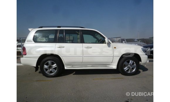 Sayi Imported Toyota Land Cruiser White Mota in Import - Dubai a estuary Sayi Imported Toyota Land Cruiser White Mota in Import - Dubai a estuary