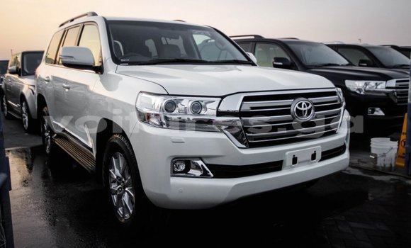 Acheter Import Voiture Toyota Land Cruiser Blanc à Import - Dubai, Estuaire Acheter Import Voiture Toyota Land Cruiser Blanc à Import - Dubai, Estuaire