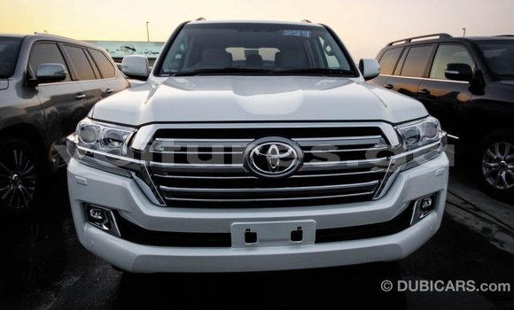 Acheter Import Voiture Toyota Land Cruiser Blanc à Import - Dubai, Estuaire Acheter Import Voiture Toyota Land Cruiser Blanc à Import - Dubai, Estuaire
