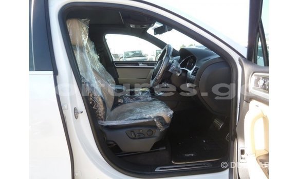 Sayi Imported Volkswagen Touareg White Mota in Import - Dubai a estuary Sayi Imported Volkswagen Touareg White Mota in Import - Dubai a estuary
