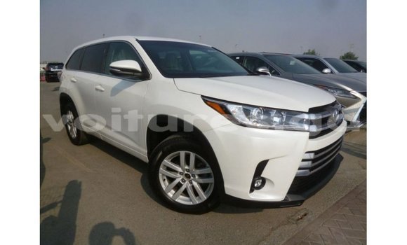 Sayi Imported Toyota Kluger White Mota in Import - Dubai a estuary Sayi Imported Toyota Kluger White Mota in Import - Dubai a estuary