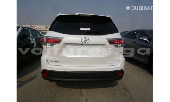 Sayi Imported Toyota Kluger White Mota in Import - Dubai a estuary Sayi Imported Toyota Kluger White Mota in Import - Dubai a estuary