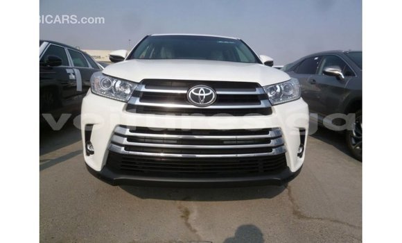 Sayi Imported Toyota Kluger White Mota in Import - Dubai a estuary Sayi Imported Toyota Kluger White Mota in Import - Dubai a estuary