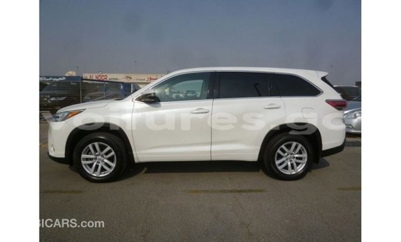 Sayi Imported Toyota Kluger White Mota in Import - Dubai a estuary Sayi Imported Toyota Kluger White Mota in Import - Dubai a estuary