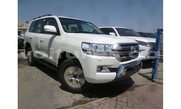 Acheter Import Voiture Toyota Land Cruiser Blanc à Import - Dubai, Estuaire Acheter Import Voiture Toyota Land Cruiser Blanc à Import - Dubai, Estuaire
