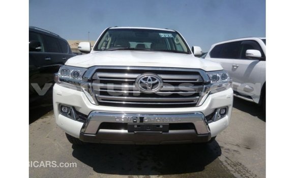 Acheter Import Voiture Toyota Land Cruiser Blanc à Import - Dubai, Estuaire Acheter Import Voiture Toyota Land Cruiser Blanc à Import - Dubai, Estuaire