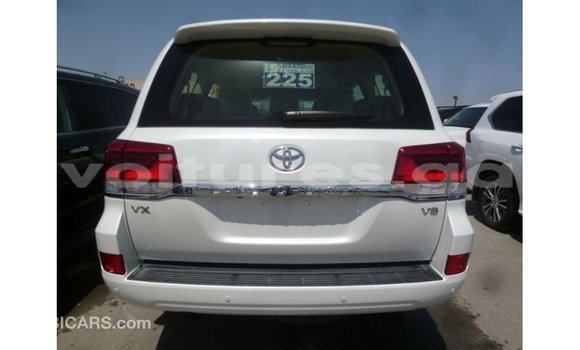 Acheter Import Voiture Toyota Land Cruiser Blanc à Import - Dubai, Estuaire Acheter Import Voiture Toyota Land Cruiser Blanc à Import - Dubai, Estuaire