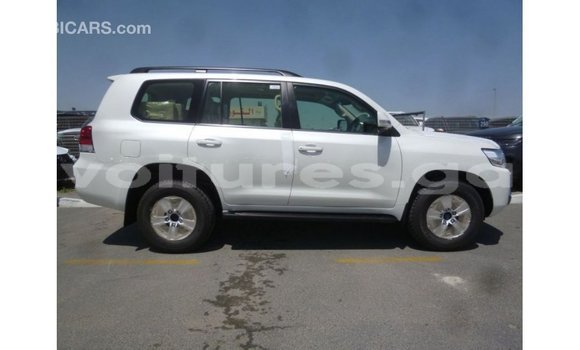Acheter Import Voiture Toyota Land Cruiser Blanc à Import - Dubai, Estuaire Acheter Import Voiture Toyota Land Cruiser Blanc à Import - Dubai, Estuaire