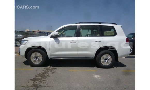 Acheter Import Voiture Toyota Land Cruiser Blanc à Import - Dubai, Estuaire Acheter Import Voiture Toyota Land Cruiser Blanc à Import - Dubai, Estuaire
