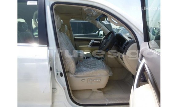 Acheter Import Voiture Toyota Land Cruiser Blanc à Import - Dubai, Estuaire Acheter Import Voiture Toyota Land Cruiser Blanc à Import - Dubai, Estuaire