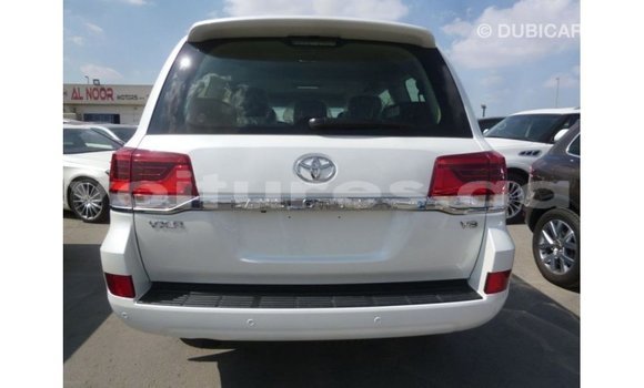 Acheter Import Voiture Toyota Land Cruiser Blanc à Import - Dubai, Estuaire Acheter Import Voiture Toyota Land Cruiser Blanc à Import - Dubai, Estuaire