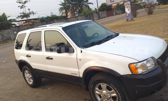 Sayi Na hannu Ford Escape White Mota in Libreville a estuary Sayi Na hannu Ford Escape White Mota in Libreville a estuary
