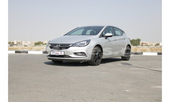 Acheter Import Voiture Opel Astra Blanc à Import - Dubai, Estuaire