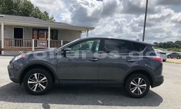 Sayi Na hannu Toyota RAV4 M Mota in Libreville a estuary Sayi Na hannu Toyota RAV4 M Mota in Libreville a estuary