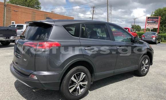 Sayi Na hannu Toyota RAV4 M Mota in Libreville a estuary Sayi Na hannu Toyota RAV4 M Mota in Libreville a estuary