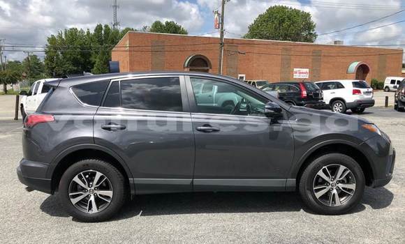 Sayi Na hannu Toyota RAV4 M Mota in Libreville a estuary Sayi Na hannu Toyota RAV4 M Mota in Libreville a estuary