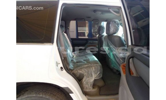 Acheter Import Voiture Toyota Land Cruiser Blanc à Import - Dubai, Estuaire Acheter Import Voiture Toyota Land Cruiser Blanc à Import - Dubai, Estuaire