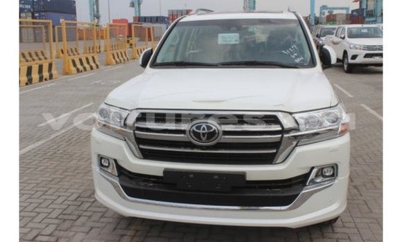 Acheter Import Voiture Toyota Land Cruiser Blanc à Import - Dubai, Estuaire Acheter Import Voiture Toyota Land Cruiser Blanc à Import - Dubai, Estuaire