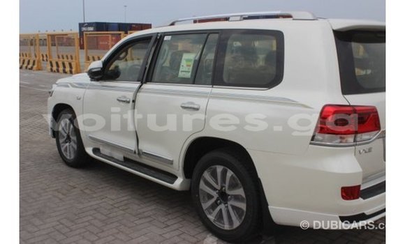 Acheter Import Voiture Toyota Land Cruiser Blanc à Import - Dubai, Estuaire Acheter Import Voiture Toyota Land Cruiser Blanc à Import - Dubai, Estuaire