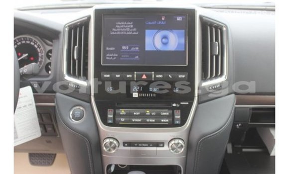 Acheter Import Voiture Toyota Land Cruiser Blanc à Import - Dubai, Estuaire Acheter Import Voiture Toyota Land Cruiser Blanc à Import - Dubai, Estuaire