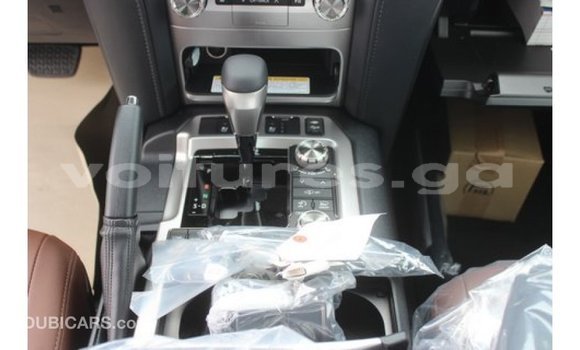 Acheter Import Voiture Toyota Land Cruiser Blanc à Import - Dubai, Estuaire Acheter Import Voiture Toyota Land Cruiser Blanc à Import - Dubai, Estuaire
