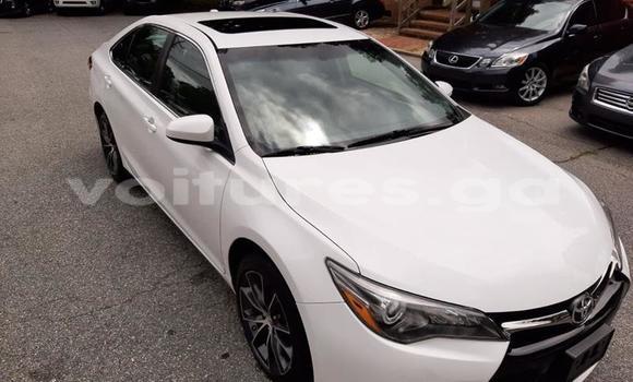 Sayi Na hannu Toyota Camry White Mota in Libreville a estuary Sayi Na hannu Toyota Camry White Mota in Libreville a estuary