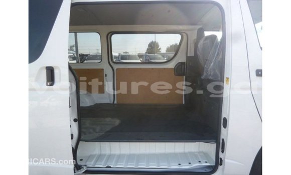 Acheter Import Voiture Toyota Hiace Blanc à Import - Dubai, Estuaire Acheter Import Voiture Toyota Hiace Blanc à Import - Dubai, Estuaire