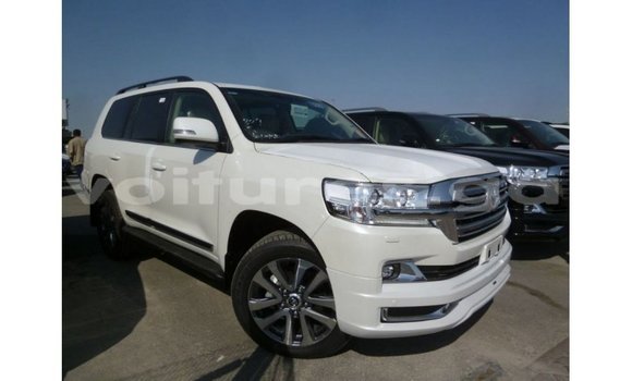Buy Import Toyota Land Cruiser White Car in Import - Dubai in Estuary Buy Import Toyota Land Cruiser White Car in Import - Dubai in Estuary