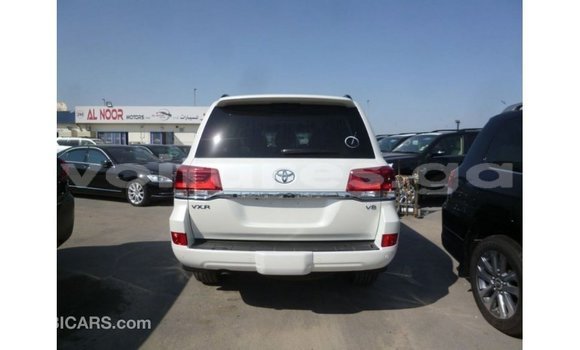 Buy Import Toyota Land Cruiser White Car in Import - Dubai in Estuary Buy Import Toyota Land Cruiser White Car in Import - Dubai in Estuary