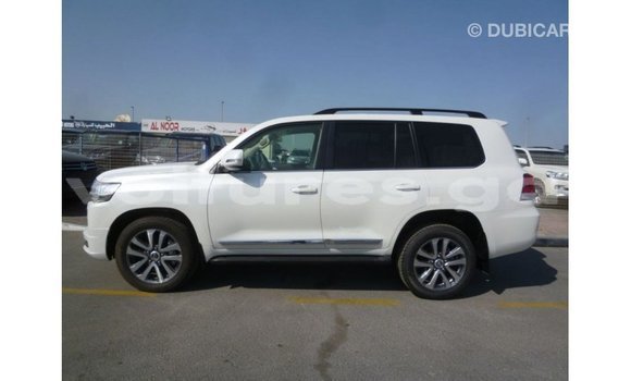 Buy Import Toyota Land Cruiser White Car in Import - Dubai in Estuary Buy Import Toyota Land Cruiser White Car in Import - Dubai in Estuary