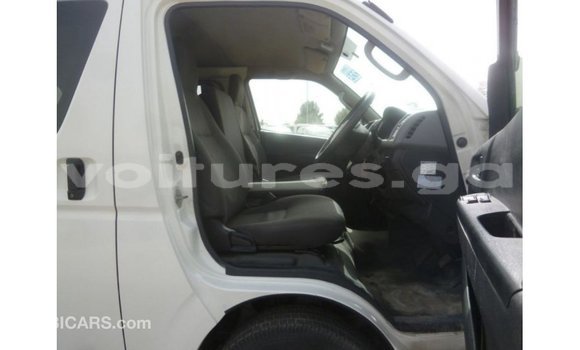 Sayi Imported Toyota Hiace White Mota in Import - Dubai a estuary Sayi Imported Toyota Hiace White Mota in Import - Dubai a estuary