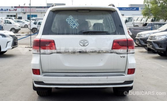 Acheter Import Voiture Toyota Land Cruiser Noir à Import - Dubai, Estuaire Acheter Import Voiture Toyota Land Cruiser Noir à Import - Dubai, Estuaire