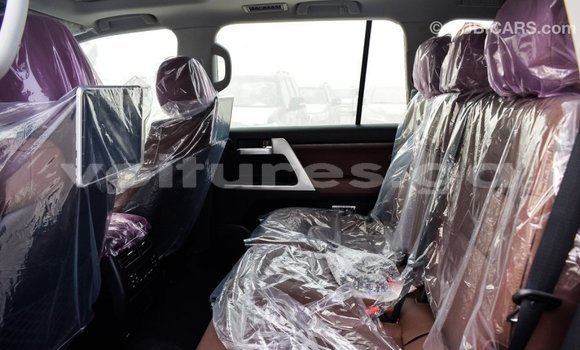 Acheter Import Voiture Toyota Land Cruiser Noir à Import - Dubai, Estuaire Acheter Import Voiture Toyota Land Cruiser Noir à Import - Dubai, Estuaire