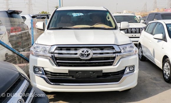 Acheter Import Voiture Toyota Land Cruiser Blanc à Import - Dubai, Estuaire Acheter Import Voiture Toyota Land Cruiser Blanc à Import - Dubai, Estuaire