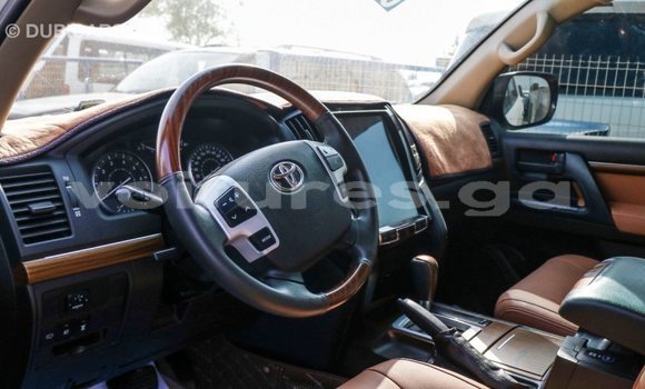 Acheter Import Voiture Toyota Land Cruiser Blanc à Import - Dubai, Estuaire Acheter Import Voiture Toyota Land Cruiser Blanc à Import - Dubai, Estuaire