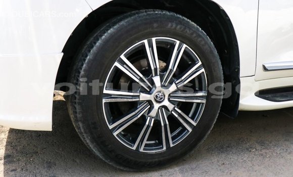 Acheter Import Voiture Toyota Land Cruiser Blanc à Import - Dubai, Estuaire Acheter Import Voiture Toyota Land Cruiser Blanc à Import - Dubai, Estuaire