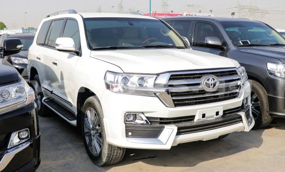 Acheter Import Voiture Toyota Land Cruiser Blanc à Import - Dubai, Estuaire Acheter Import Voiture Toyota Land Cruiser Blanc à Import - Dubai, Estuaire
