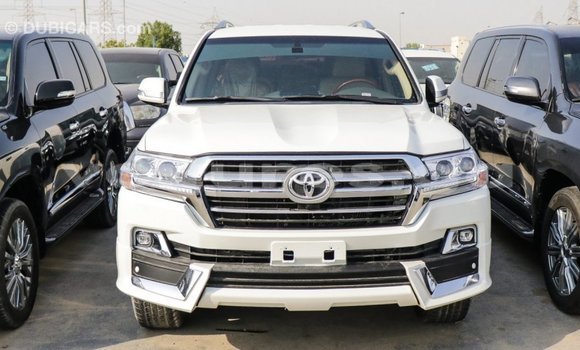Acheter Import Voiture Toyota Land Cruiser Blanc à Import - Dubai, Estuaire Acheter Import Voiture Toyota Land Cruiser Blanc à Import - Dubai, Estuaire